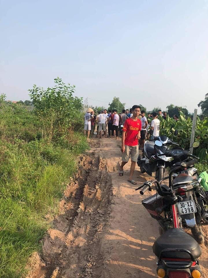 Hanoi: Husband murdered, left his wife's body on the side of the road and then went home to commit suicide - Photo 1.