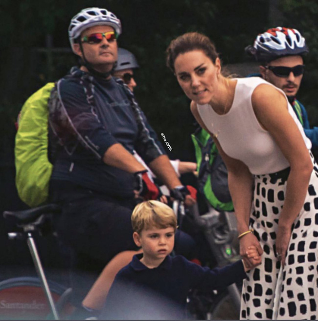 Hai em b&eacute; ho&agrave;ng gia Louis v&agrave; Archie l&agrave;m người h&acirc;m mộ bấn loạn khi đều c&oacute; chung một sở th&iacute;ch khiến cha mẹ nhiều lần phải dở kh&oacute;c dở cười - Ảnh 2.