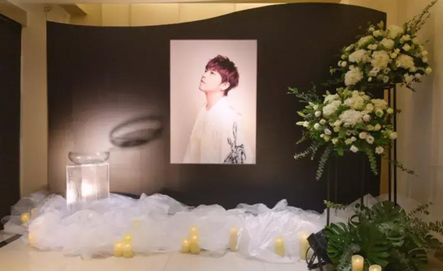 Ồn ào trong tang lễ Hoàng Hồng Thăng: Gia đình đuổi La Chí Tường không cho tham dự, nguyên nhân tử vong được tiết lộ - Ảnh 7. Ồn ào trong tang lễ Hoàng Hồng Thăng: Gia đình đuổi La Chí Tường không cho tham dự, nguyên nhân tử vong được tiết lộ - Ảnh 7.