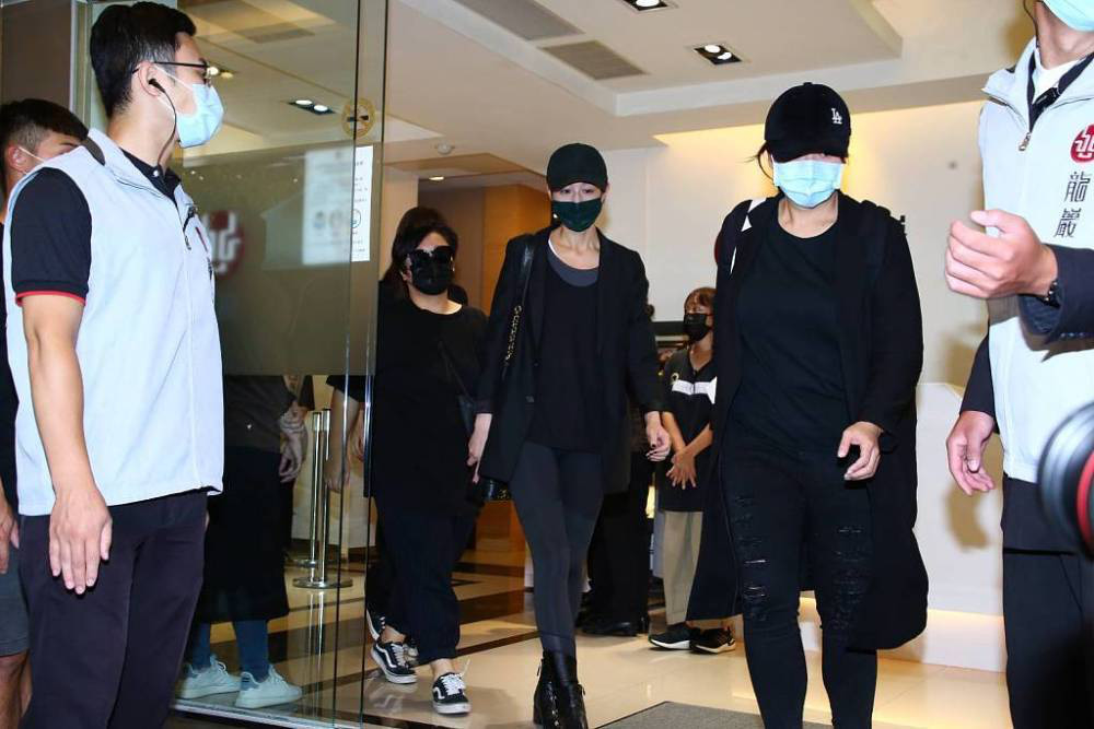 Ồn ào trong tang lễ Hoàng Hồng Thăng: Gia đình đuổi La Chí Tường không cho tham dự, nguyên nhân tử vong được tiết lộ - Ảnh 3. Ồn ào trong tang lễ Hoàng Hồng Thăng: Gia đình đuổi La Chí Tường không cho tham dự, nguyên nhân tử vong được tiết lộ - Ảnh 3.