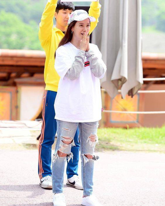 Song Ji Hyo bị chê ngày càng luộm thuộm ở Running Man: Ỷ y vào nhan sắc cân mọi thể loại trang phục? - Ảnh 2.