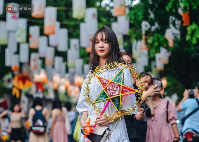 Trung thu 2020: Ảm đạm thấy chán, ra đường thì sợ “Cô Vy”, về nhà chẳng biết chơi gì, làm thế nào để vui? - Ảnh 1.