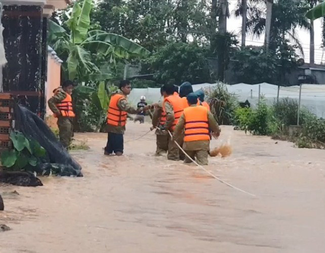 Bình Phước di dân vì nước bất ngờ dâng cao gần 2m - Ảnh 4.