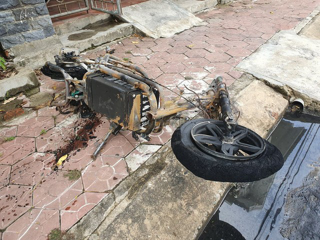 Hà Tĩnh: Sạc xe máy điện gây cháy, xe ô tô 5 chỗ bị thiêu trụi - Ảnh 2.