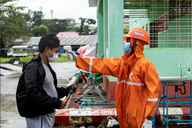 Số ca mắc COVID-19 mới tăng mạnh, Myanmar lo ngại các cơ sở cách ly bị quá tải - Ảnh 2.