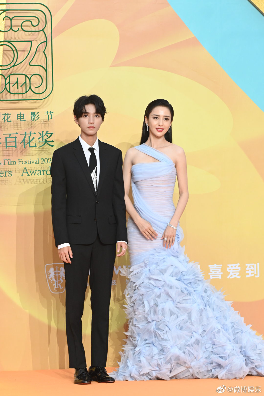 Today's hottest red carpet: Yangzi played big showing her first round of blazing eyes on Huynh Hieu Minh, 2 beautifully cut THE9 star beauties - Photo 16.