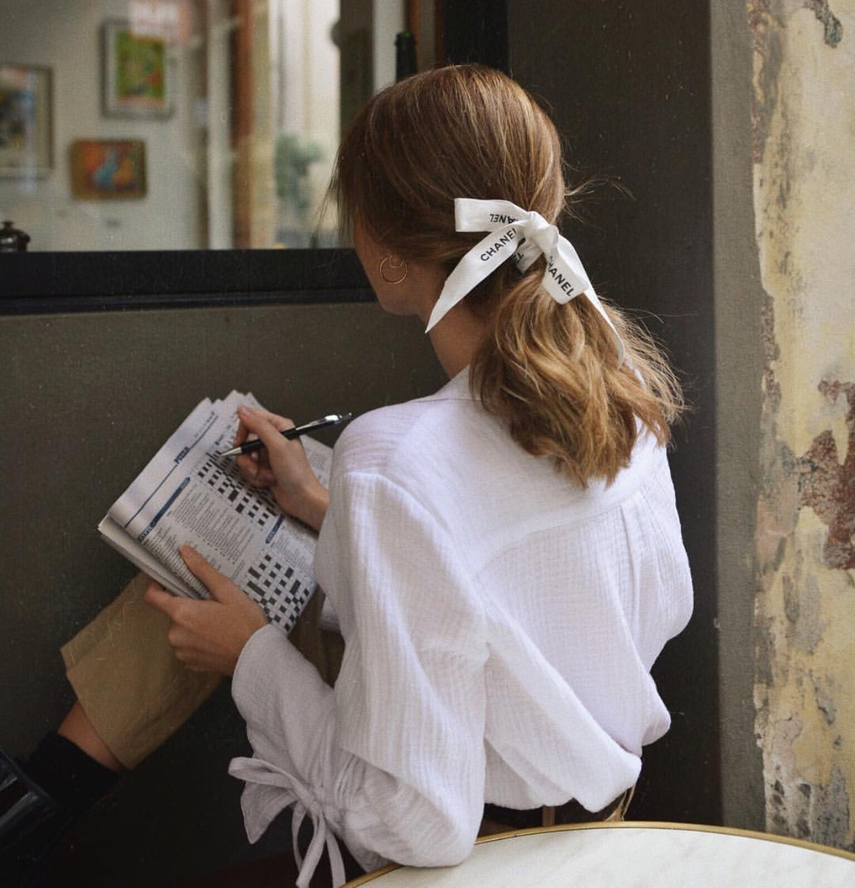 Gái Pháp mặc gì cũng sang và xinh lịm tim bởi họ rất ưu ái cho món phụ kiện nhỏ xinh này - Ảnh 10. Gái Pháp mặc gì cũng sang và xinh lịm tim bởi họ rất ưu ái cho món phụ kiện nhỏ xinh này - Ảnh 10.