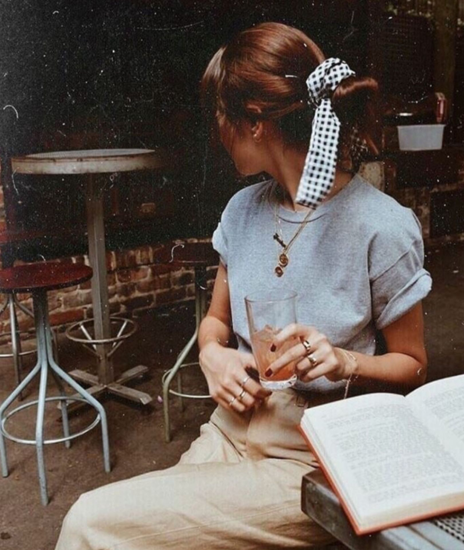 G&aacute;i Ph&aacute;p mặc g&igrave; cũng sang v&agrave; xinh lịm tim bởi họ rất ưu &aacute;i cho m&oacute;n phụ kiện nhỏ xinh n&agrave;y - Ảnh 15.