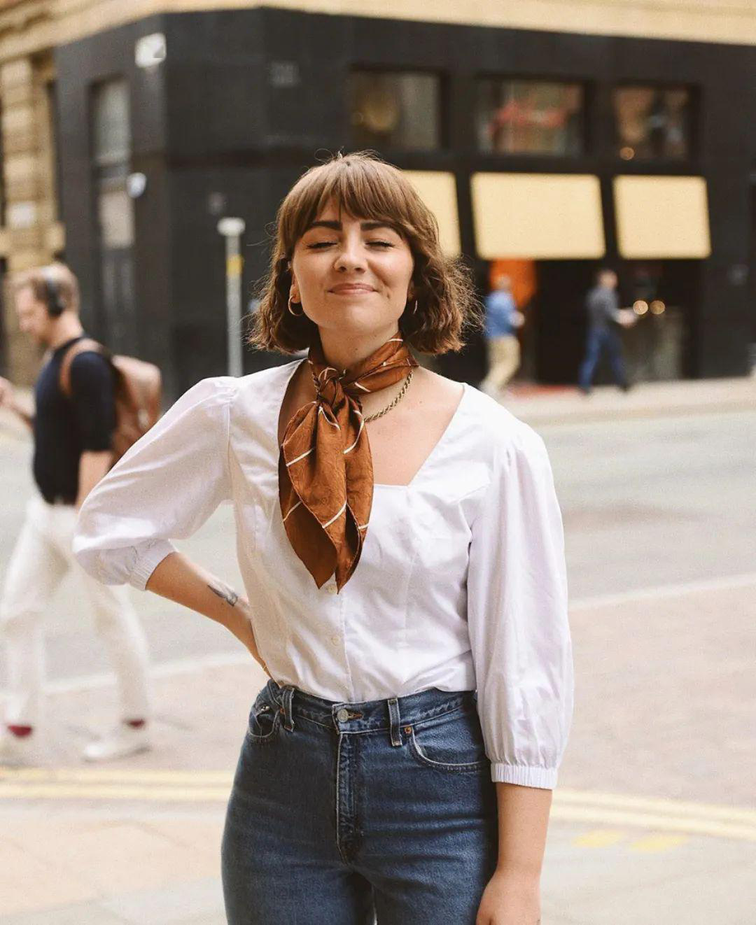 G&aacute;i Ph&aacute;p mặc g&igrave; cũng sang v&agrave; xinh lịm tim bởi họ rất ưu &aacute;i cho m&oacute;n phụ kiện nhỏ xinh n&agrave;y - Ảnh 2.