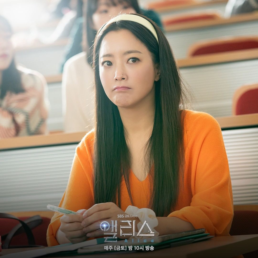 U50 mà vẫn đóng gái trẻ đôi mươi trong Alice: Kim Hee Sun có 4 tips cực hay để bảo toàn sắc vóc mà bạn phải tìm hiểu ngay - Ảnh 2.