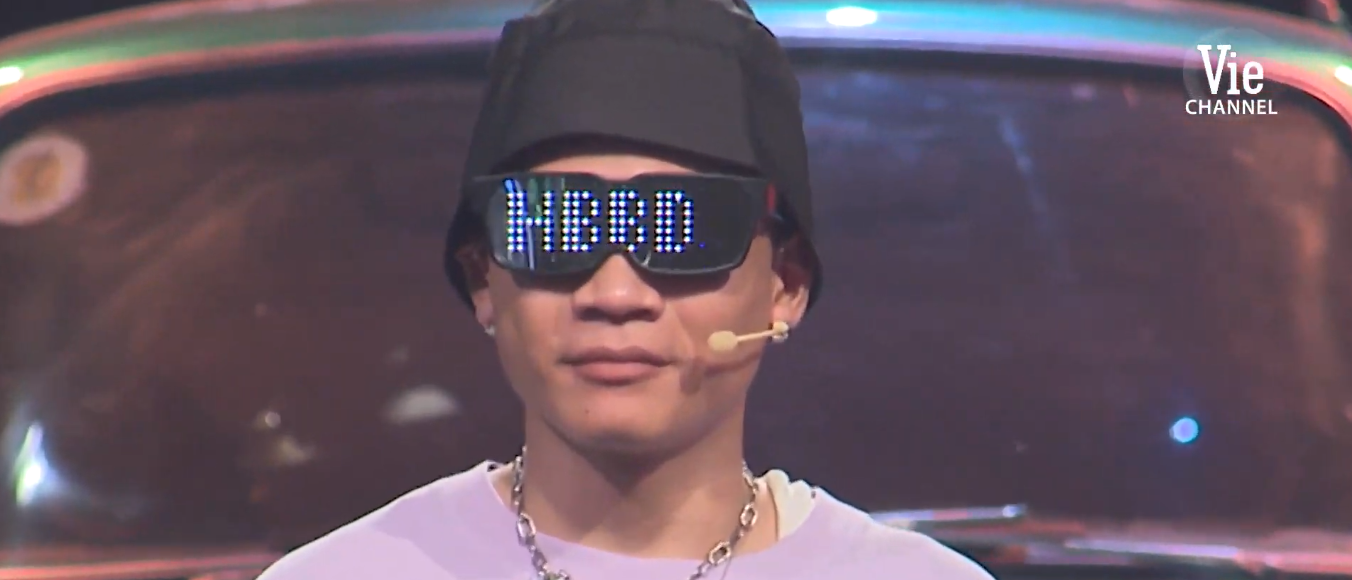 Đeo cặp kính quá độc, Wowy được Trấn Thành đặt biệt danh mới là... tòa soạn: Sơ hở cái là lên trang bìa liền - Ảnh 5. Đeo cặp kính quá độc, Wowy được Trấn Thành đặt biệt danh mới là... tòa soạn: Sơ hở cái là lên trang bìa liền - Ảnh 5.