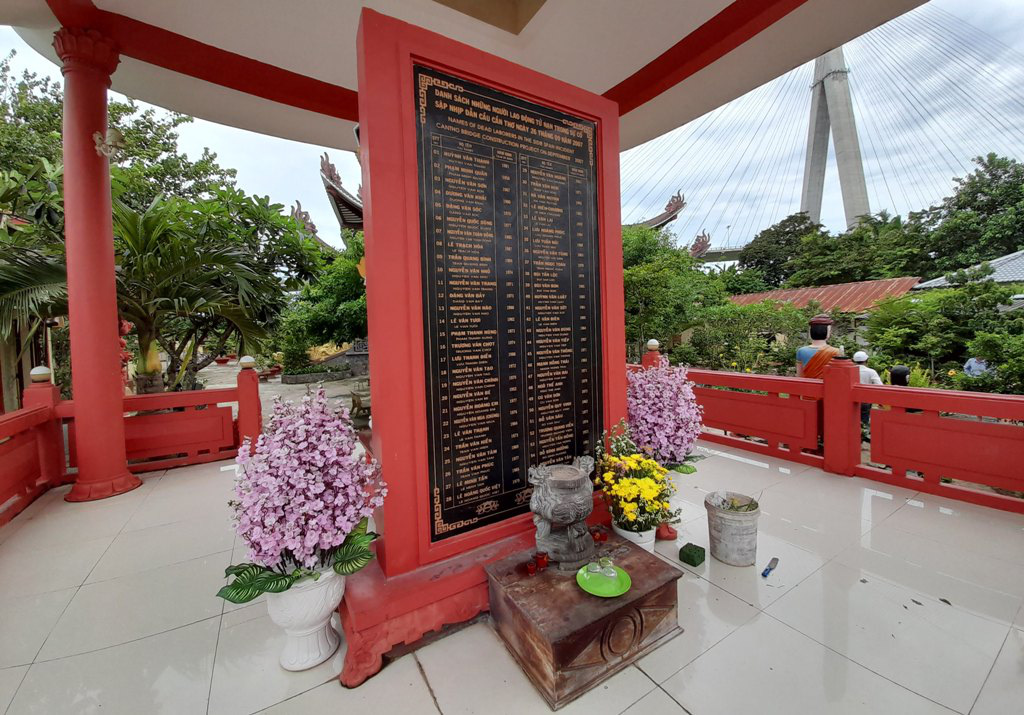 Nạn nhân sống sót hi hữu trong vụ sập nhịp dẫn cầu Cần Thơ 13 năm trước tiết lộ nhờ... đôi dép - Ảnh 6. Nạn nhân sống sót hi hữu trong vụ sập nhịp dẫn cầu Cần Thơ 13 năm trước tiết lộ nhờ... đôi dép - Ảnh 6.