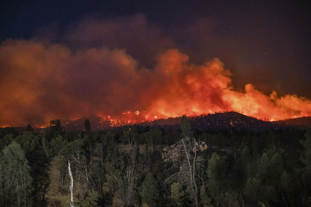 Cháy rừng tại California, 50.000 người phải sơ tán - Ảnh 4.