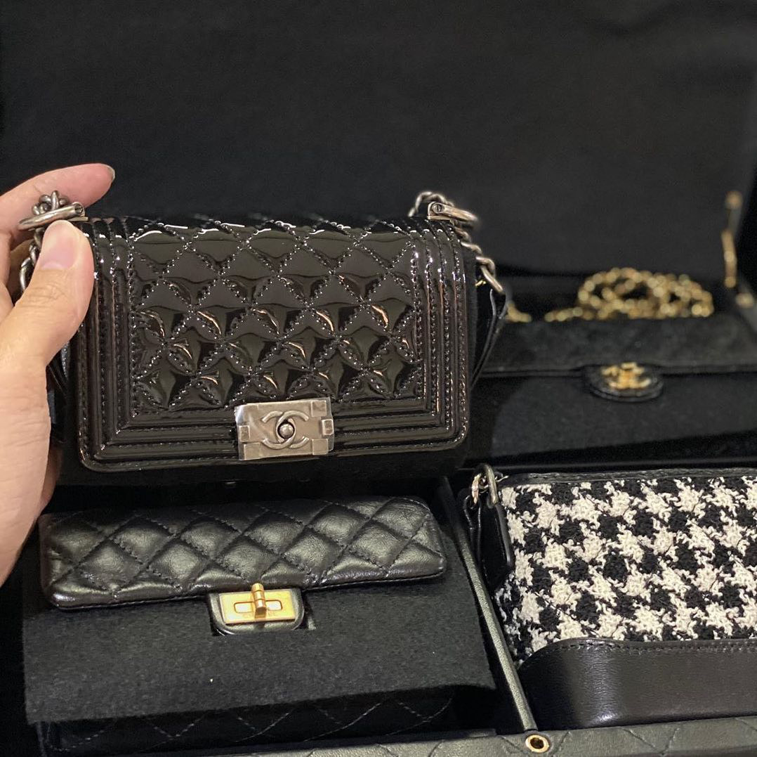 Ngọc Trinh order hàng còn chưa kịp về đã bị Đỗ Mạnh Cường vượt mặt nguyên set  túi Chanel 700 triệu về tay dành tặng con gái nuôi