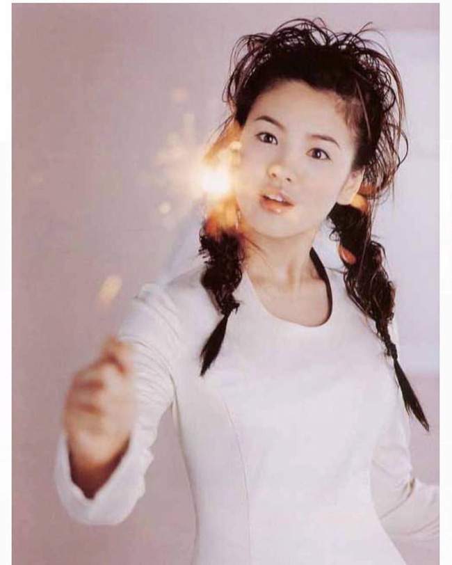 Kh&ocirc;ng ai ngờ rằng trong qu&aacute; khứ, Song Hye Kyo v&agrave; Kim Tae Hee từng c&oacute; quyết định sai lầm kh&ocirc;ng muốn nh&igrave;n lại đến thế n&agrave;y - Ảnh 3.