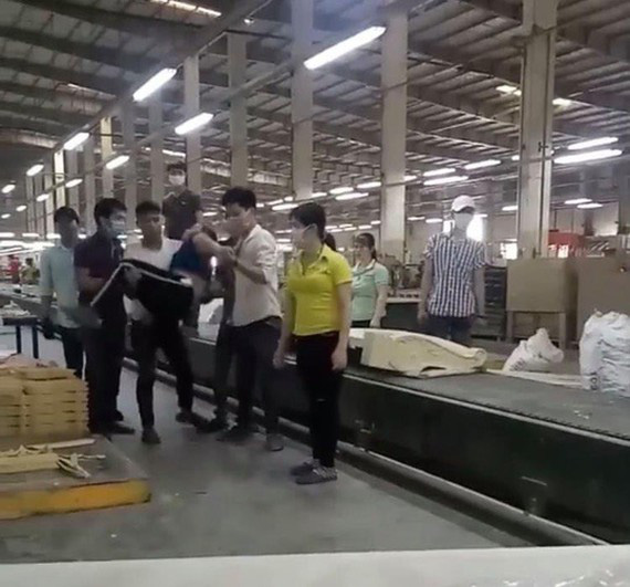 Nam công nhân đánh nữ đồng nghiệp bồi thường 6 triệu đồng - Ảnh 2.