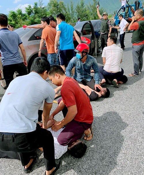 Nổ súng vây bắt nhóm đối tượng vận chuyển ma túy trên xe ô tô - Ảnh 2.
