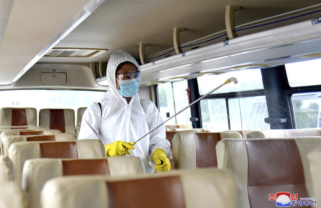 Chiến lược K-Quarantine của H&agrave;n Quốc lung lay trước l&agrave;n s&oacute;ng COVID-19 mới - Ảnh 1.