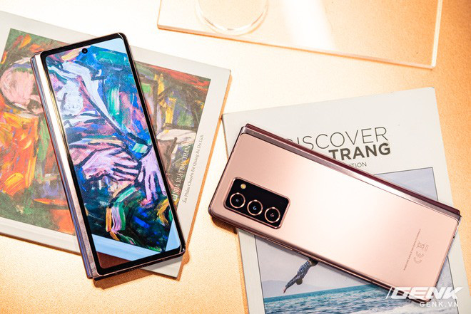 Trên tay Samsung Galaxy Z Fold2: Màn hình tràn viền cả trong lẫn ngoài, cơ chế gập thoải mái hơn, giá 50 triệu đồng - Ảnh 19.