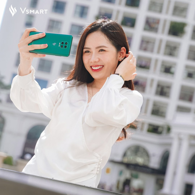 VinSmart nhá hàng loạt ảnh selfie, được chụp bằng camera ẩn dưới màn hình của Vsmart - Ảnh 6.