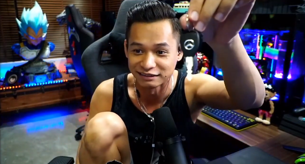 Độ Mixi được donate Đồ Long Đao trấn yểm trẻ tr&acirc;u, cậu con trai T&ugrave;ng S&oacute;i mới 3 tuổi đ&atilde; sở hữu si&ecirc;u xe cực xịn - Ảnh 5.