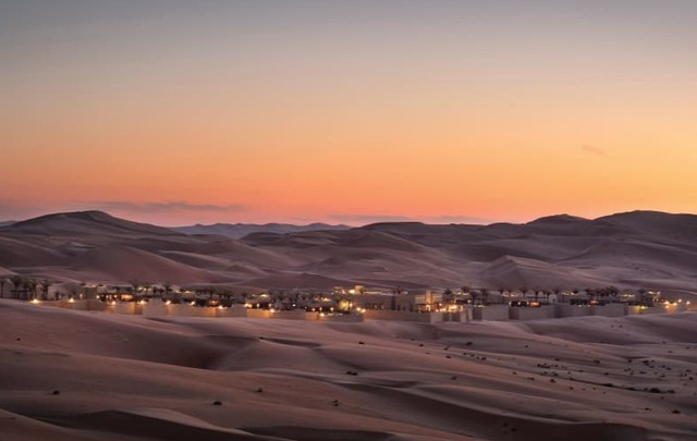 Cung điện ảo ảnh Qasr Al Sarab dẫn bước trở lại miền cổ tích Nghìn lẻ một đêm - Ảnh 1.