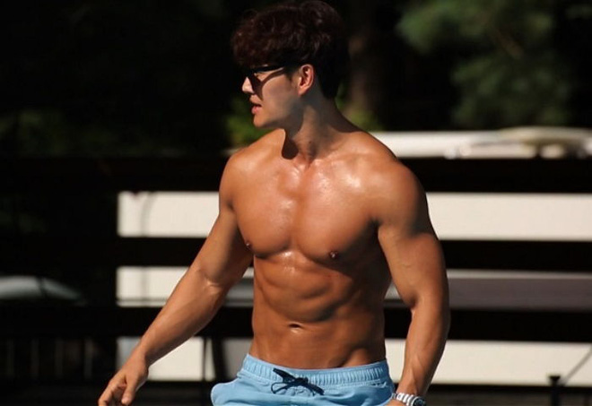 Kim Jong Kook: T&ocirc;i kh&ocirc;ng tập gym v&igrave; phụ nữ. Điều t&ocirc;i cần l&agrave; một c&ocirc; g&aacute;i th&iacute;ch ngoại h&igrave;nh cơ bắp - Ảnh 3.