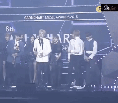 Rầm rộ clip thành viên Stray Kids “phũ” Woojin ở lễ trao giải 2 năm trước, nghi vấn cả nhóm bài xích vì biết trước liên hoàn phốt tình dục - Ảnh 3.
