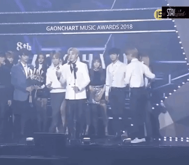 Rầm rộ clip thành viên Stray Kids “phũ” Woojin ở lễ trao giải 2 năm trước, nghi vấn cả nhóm bài xích vì biết trước liên hoàn phốt tình dục - Ảnh 4.