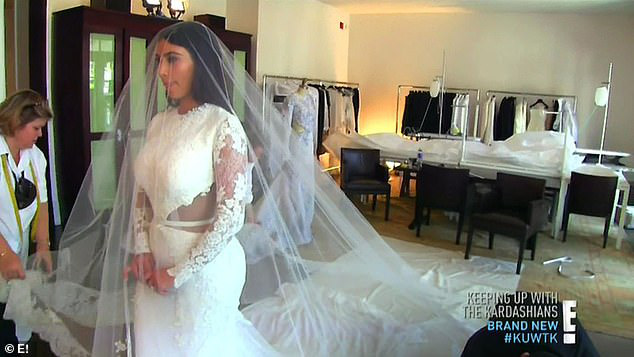 Show nhà Kardashian dừng sau 14 năm, loạt drama chấn động thế giới bị đào lại: Màn nude nhức mắt và hôn nhân 72 ngày của Kim! - Ảnh 5.