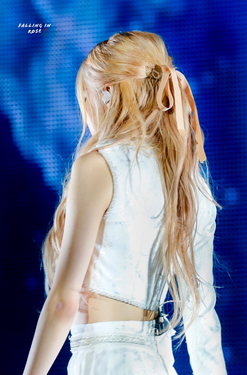 Nữ idol c&oacute; b&oacute;ng lưng đẹp nhất Kpop: T&oacute;c bay như t&aacute;c phẩm nghệ thuật, lộ r&otilde; body cực phẩm, quay lại c&ograve;n m&ecirc; đắm hơn - Ảnh 3.