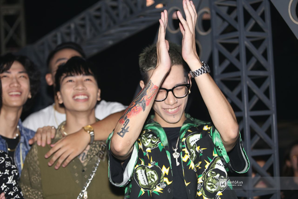 MCK lần đầu lộ diện, quẩy hết mình tại Rap Việt sau ồn ào vạ miệng