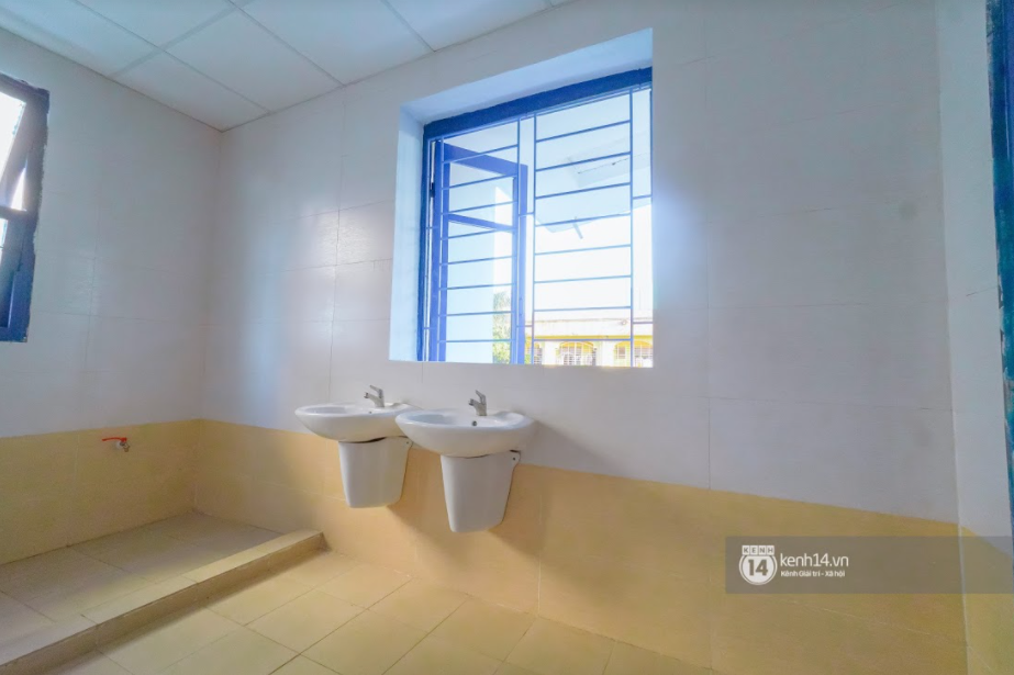 Review KTX mới của Kinh tế Quốc dân: Sang chảnh, có điều hòa - nóng lạnh, nhưng giá thuê gấp 4 lần liệu có đáng? - Ảnh 8.
