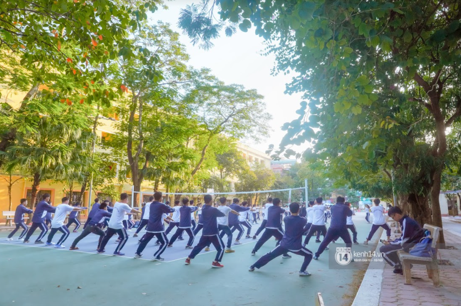 Review KTX mới của Kinh tế Quốc dân: Sang chảnh, có điều hòa - nóng lạnh, nhưng giá thuê gấp 4 lần liệu có đáng? - Ảnh 12.