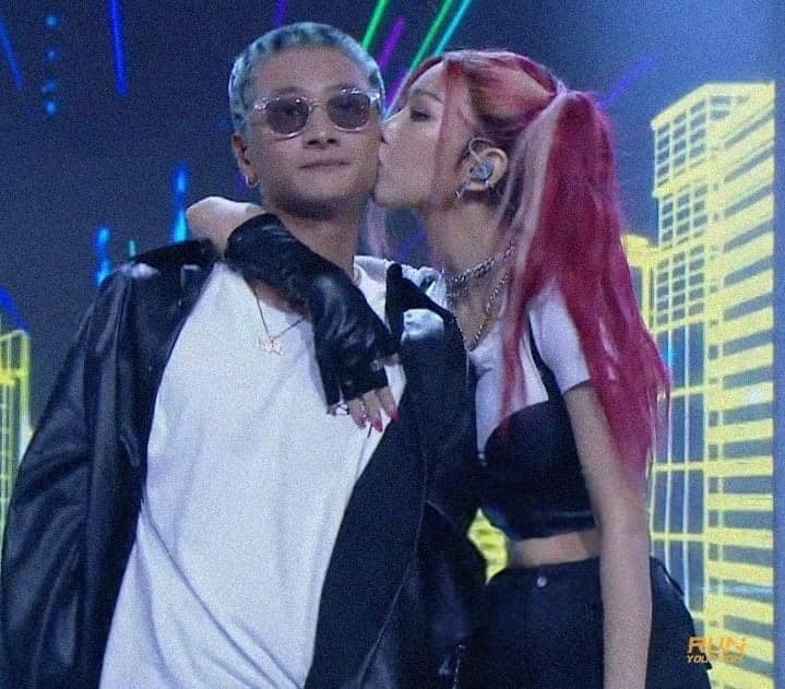 Suddenly, Min kissed 16 Typh on the cheek on the live stage of Rap Viet, On Friendship Under Love, now there is a very hot rap clip - Photo 8.