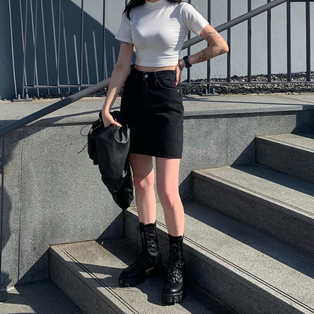 Diện đồ đẹp mà không biết chọn giày coi như bỏ, combat boots đang hot rần rần không khó xơi như bạn tưởng - Ảnh 7. Diện đồ đẹp mà không biết chọn giày coi như bỏ, combat boots đang hot rần rần không khó xơi như bạn tưởng - Ảnh 7.
