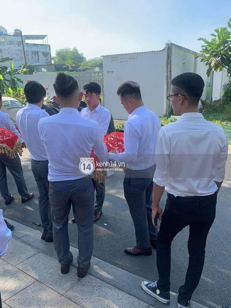 Cong Phuong Bridal Procession - Vien Minh: The bride is very beautiful, the groom's hand tight, the groomsmen and groomsmen prepare the casket - Photo 4.