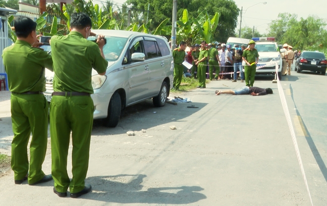 Cứu vợ bị bắt cóc, chồng đâm thương vong 3 người - Ảnh 1.