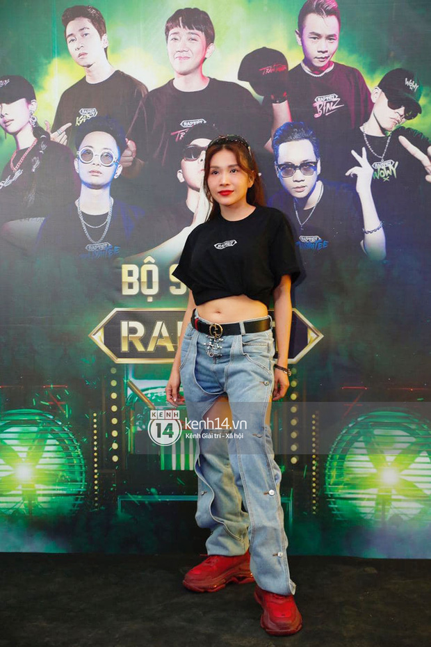 Dàn sao mặc cố đổ bộ 2 cuộc thi rap: Khả Như (Rap Việt) lên đồ rách tả tơi nhưng chưa gây choáng bằng MC Phí Linh (King Of Rap) - Ảnh 8. Dàn sao mặc cố đổ bộ 2 cuộc thi rap: Khả Như (Rap Việt) lên đồ rách tả tơi nhưng chưa gây choáng bằng MC Phí Linh (King Of Rap) - Ảnh 8.