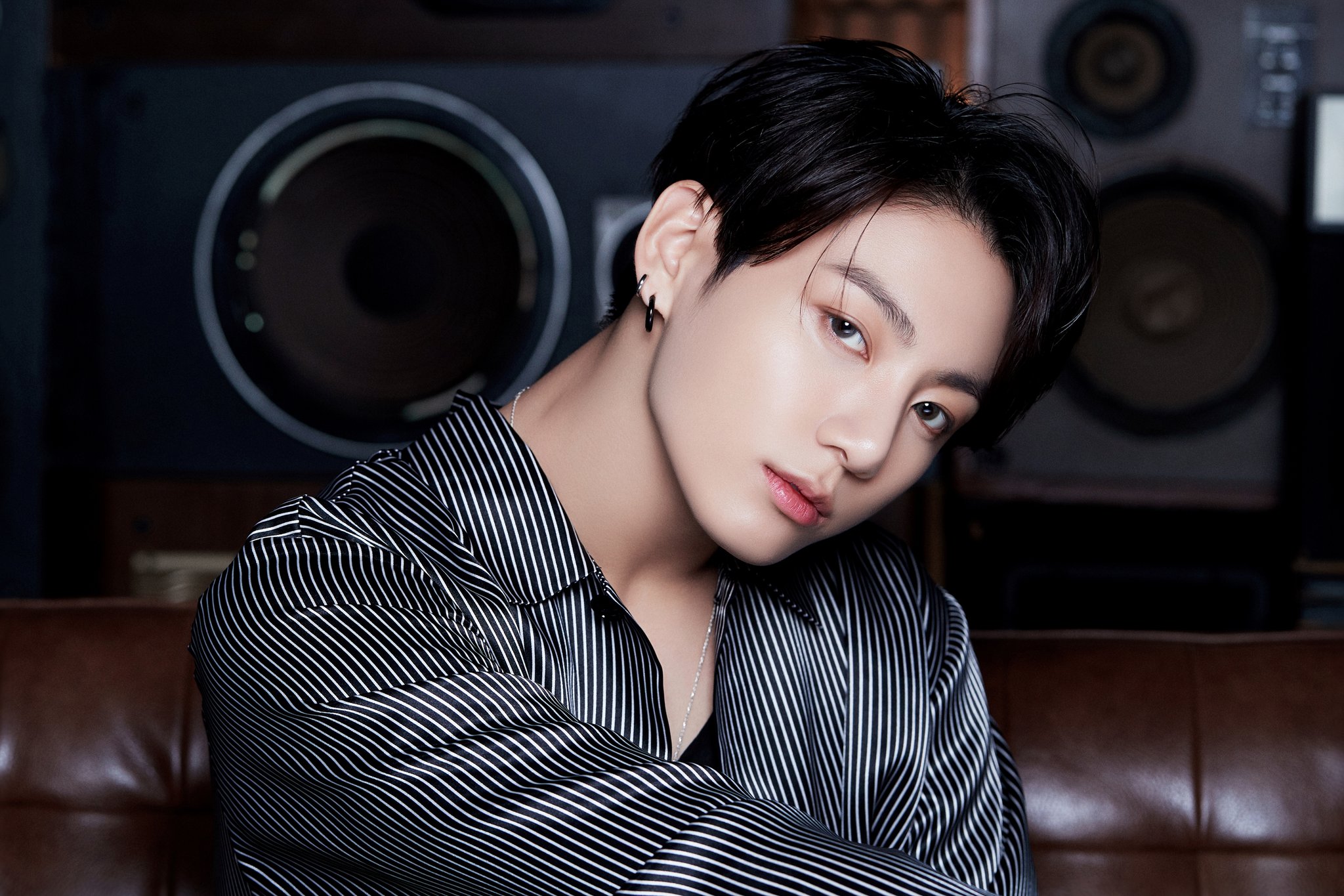 BTS tung teaser MV, gây xôn xao khi Jungkook là đạo diễn