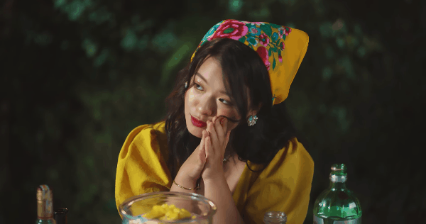 Hồng Khanh - con gái út NSƯT Chiều Xuân đập heo đất làm MV đầu tay, xác nhận lấn sân ca hát vào năm 2021 - Ảnh 3.