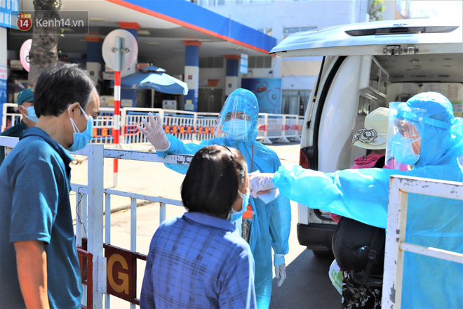 Thêm 12 người nhập cảnh nhiễm Covid-19, Việt Nam cán mốc 1.300 bệnh nhân - Ảnh 1.