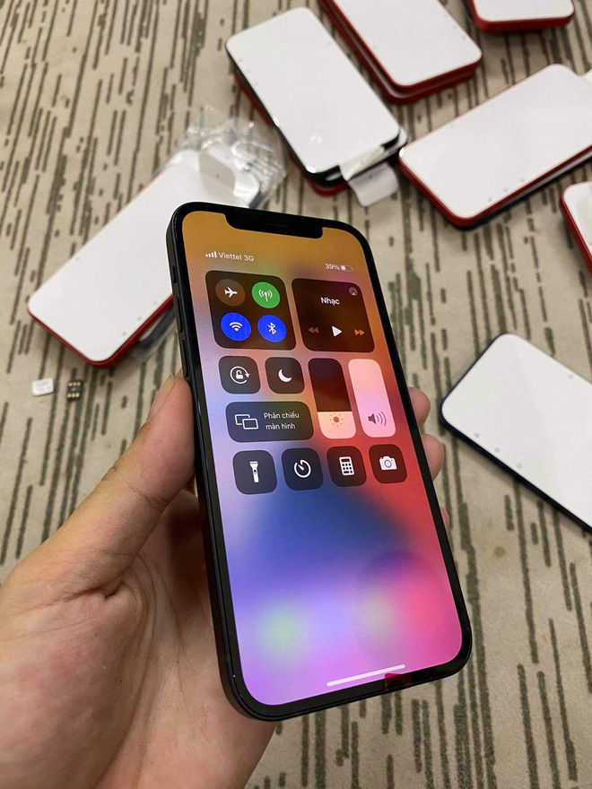 iPhone 12 Lock về Việt Nam: Giá 18 triệu, nhưng nghe gọi không ổn định - Ảnh 2.