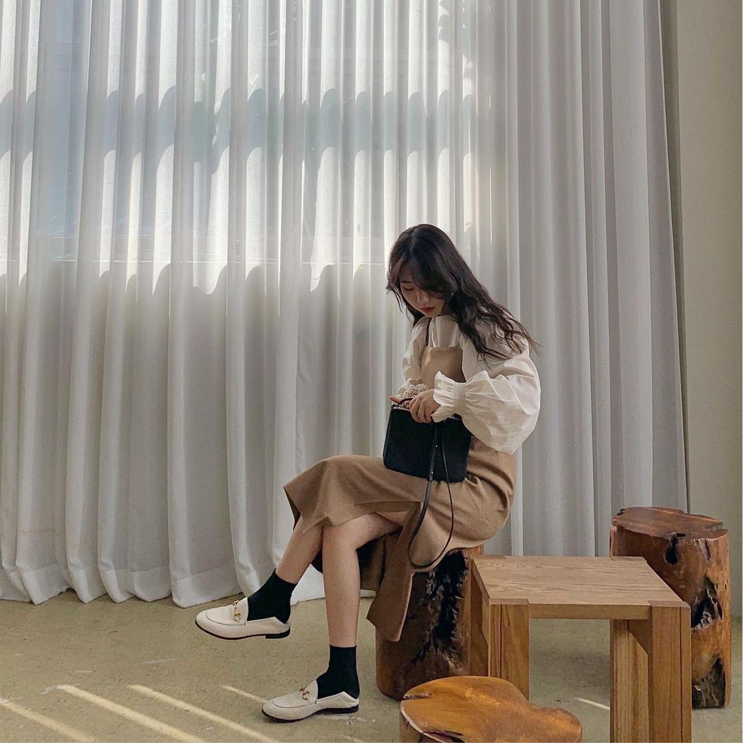 Những chiếc áo bánh bèo đang chiếm sóng Instagram sao Việt dạo này, nhìn rườm rà vậy thôi chứ dễ mix đồ lắm - Ảnh 10. Những chiếc áo bánh bèo đang chiếm sóng Instagram sao Việt dạo này, nhìn rườm rà vậy thôi chứ dễ mix đồ lắm - Ảnh 10.
