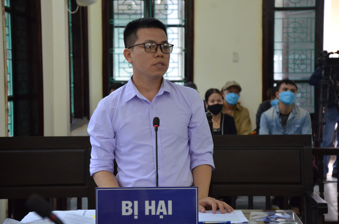 Tuyên 1 năm tù vợ nguyên Chủ tịch phường đánh người cản trở quan lộ của chồng - Ảnh 3.