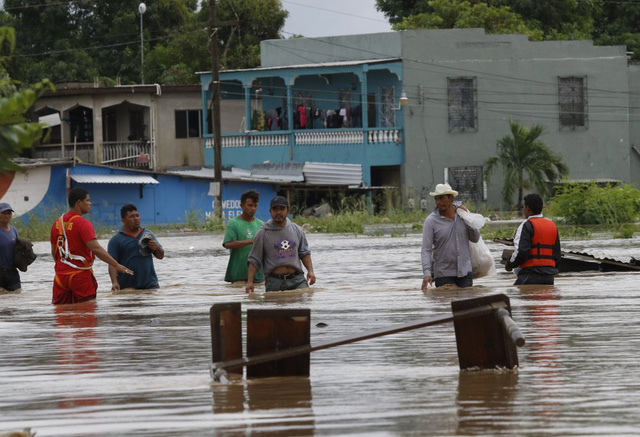 Bão Iota đổ bộ gây lũ lụt và lở đất nghiêm trọng tại Trung Mỹ, hơn 30 người thiệt mạng - Ảnh 1.