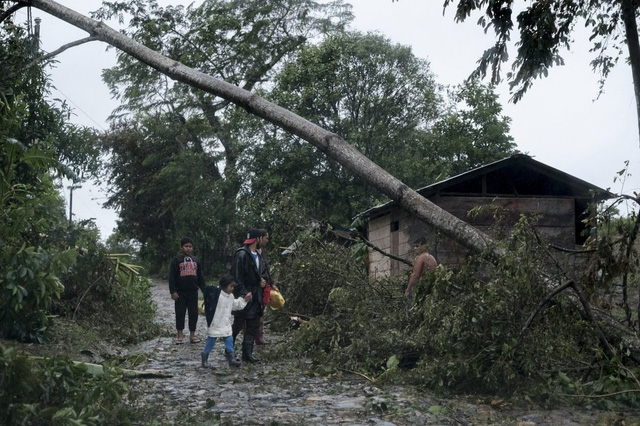 Bão Iota đổ bộ gây lũ lụt và lở đất nghiêm trọng tại Trung Mỹ, hơn 30 người thiệt mạng - Ảnh 3.