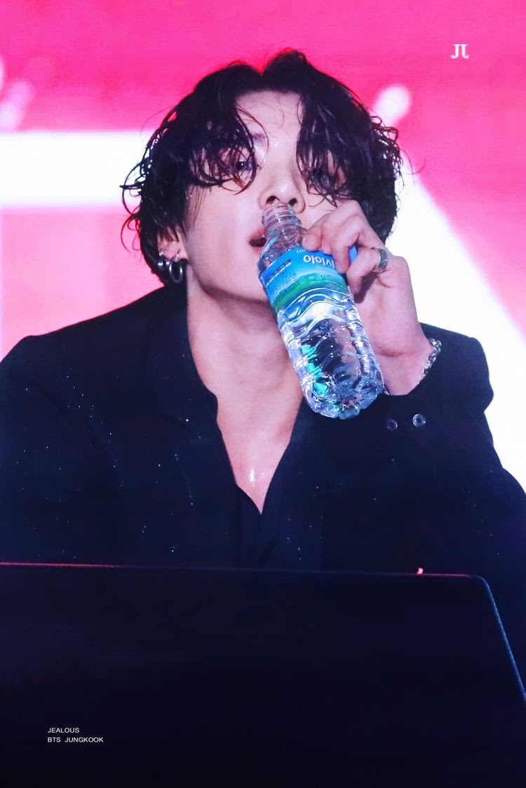 Nam idol Kpop thành Người đàn ông quốc tế quyến rũ nhất đầu tiên trong lịch sử tạp chí People, át cả dàn sao thế giới - Ảnh 10. Nam idol Kpop thành Người đàn ông quốc tế quyến rũ nhất đầu tiên trong lịch sử tạp chí People, át cả dàn sao thế giới - Ảnh 10.