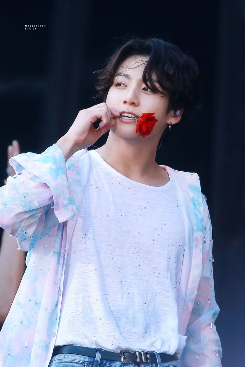 Nam idol Kpop thành Người đàn ông quốc tế quyến rũ nhất đầu tiên trong lịch sử tạp chí People, át cả dàn sao thế giới - Ảnh 11. Nam idol Kpop thành Người đàn ông quốc tế quyến rũ nhất đầu tiên trong lịch sử tạp chí People, át cả dàn sao thế giới - Ảnh 11.