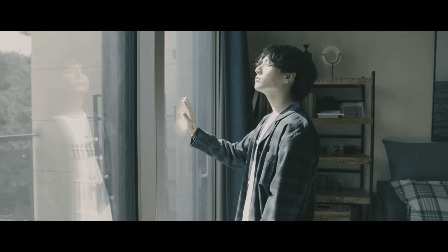 MV mới của BTS cũng kh&ocirc;ng c&oacute; g&igrave; đặc biệt, chỉ xỉu ngang xỉu dọc v&igrave; visual của 7 anh bạn trai cắt cảnh n&agrave;o ra cũng đẹp th&ocirc;i &yacute; m&agrave;! - Ảnh 2.